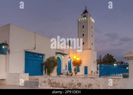 Die Moschee von Sidi Bou Said befindet sich in der Altstadt von Sidi Bou Said, in der Nähe von Tunis, Nordafrikas nördlicher Region Tunesiens. Stockfoto