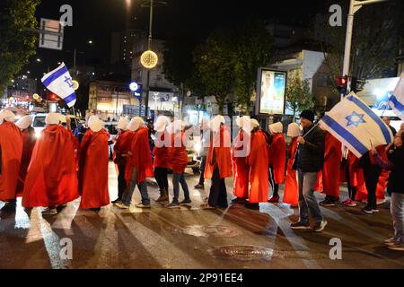 Magd's Tale - Protest in ganz Israel. Nachrichten. Gegen den Übergang Israels von der Demokratie zur Entlassung von Frauen und Menschenrechten Stockfoto