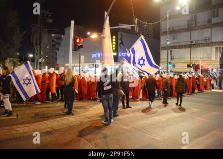 Magd's Tale - Protest in ganz Israel. Nachrichten. Gegen den Übergang Israels von der Demokratie zur Entlassung von Frauen und Menschenrechten Stockfoto