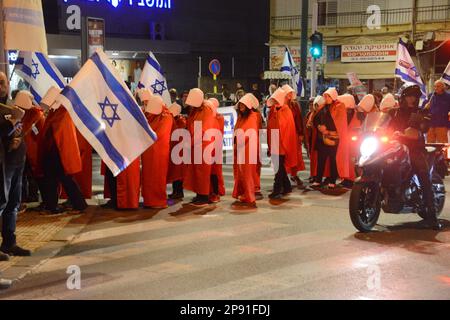 Magd's Tale - Protest in ganz Israel. Nachrichten. Gegen den Übergang Israels von der Demokratie zur Entlassung von Frauen und Menschenrechten Stockfoto