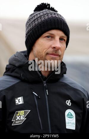 Dateifoto vom 17.-12-2021 von Jenson Button, der dieses Jahr einen Deal für drei Treffen der NASCAR Cup Series unterzeichnet hat. Ausgabedatum: Freitag, 10. März 2023. Stockfoto