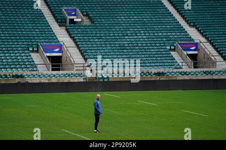 Der englische Cheftrainer Steve Borthwick während eines Captain's Run im Twickenham Stadium, London. Foto: Freitag, 10. März 2023. Stockfoto