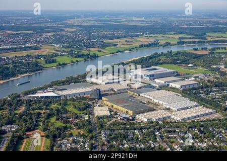 Luftaufnahme, am Rhein das Messegelände Düsseldorf mit dem Bundesligastadion MERKUR SPIEL-ARENA im Stadtteil Stockum in Düsseldorf, Rhinel Stockfoto