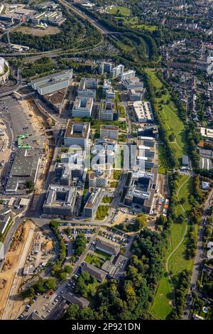 Luftaufnahme, Gewerbegebiet zwischen Flughafenstraße und Klaus-Bungert-Straße mit Sitz der Flughafen Düsseldorf GmbH im Bezirk Unterrath in Düs Stockfoto