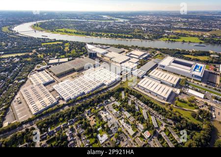 Luftaufnahme, am Rhein das Messegelände Düsseldorf mit dem Bundesligastadion MERKUR SPIEL-ARENA im Stadtteil Stockum in Düsseldorf, Rhinel Stockfoto