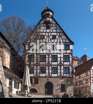 Pilatushaus, historisches Stadthaus von 1489, Tiergaertnertorplatz, Nürnberg, Mittelfrankreich, Bayern, Deutschland Stockfoto