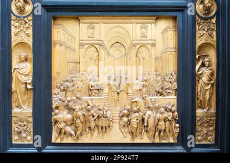 Florenz Tor des Paradieses: Alte Haupttür des Baptisteriastes von Florenz - Battistero di San Giovanni - befindet sich vor der Kathedrale von Santa Maria Stockfoto