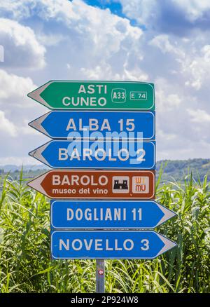 Barolo Dorf Straßenschild, UNESCO-Website - Italien Stockfoto