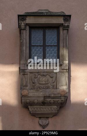 Historischer Sandsteinoriel aus dem Jahre 1668, Dr.-Kurt-Schumacher-Str. 25, Nürnberg, Mittelfrankreich, Bayern, Deutschland Stockfoto