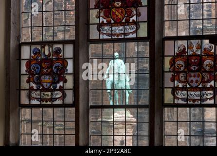 Blick vom oberen Rathaus der Statue von Bismarck neben dem Dom, Bremen, Deutschland Stockfoto
