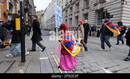 London, Großbritannien. 10. März 2023 Kundgebung und marsch der Tibeter in London anlässlich des 64. Jahrestags des tibetischen Nationalaufstands in Lhasa im Jahr 1959. Kredit: Matthew Chattle/Alamy Live News Stockfoto