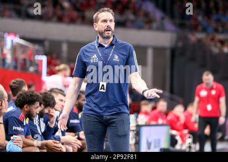 Danzig, Polen. 08. März 2023. Trainer Guillaume Gille wurde während der 2. Phase des EHF 2024 Qualifikationsspiels zwischen Polen und Frankreich in der Ergo Arena gesehen. (Endstand: Polen 28:38 Frankreich). Kredit: SOPA Images Limited/Alamy Live News Stockfoto