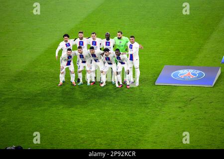 München, 8. März 2023, Team PSG, Fussball MÜNCHEN, Deutschland. , . Team PSG - PSG-Team, Aufstellung, 99. Gianluigi DONNARUMMA, Wächter, 2. Achraf HAKIMI, 4. Sergio RAMOS, 5. MARQUINHOS, 6. Marco VERRATTI, 7. Kylian MBAPPE, 8. Fabian RUIZ, 15. Danilo PEREIRA, 17. VITINHA, 25. Nuno MENDES, 30. Lionel MESSI, FOOTBALL, UEFA CHAMPIONS LEAGUE, FC Bayern Muenchen vs PSG, Paris Saint Germain, Runde mit 16 2. Etappen am Mittwoch, 8. März 2023 in München im Fußballstadion der Allianz Arena, Ergebnis 2:0, (Foto & Copyright © Martin HANGEN/ATPimages) (HANGEN Martin/ATP/SPP) Kredit: SPP Sport Press Photo. Alamy Liv Stockfoto