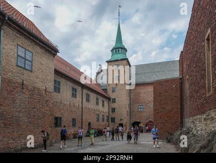 Norwegen, Oslo, die Festung Akershus oder die Burg Akershus, Akershus Festning, ist eine mittelalterliche Burg, die zum Schutz von Oslo, der historischen königlichen Residenz, erbaut wurde Stockfoto