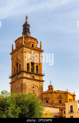 Außenansicht der Kathedrale von Guadix oder der Kathedrale der Inkarnation Catedral de la Encarnación de Guadix eine barocke römisch-katholische Kirche in Andalusien Spanien. Stockfoto