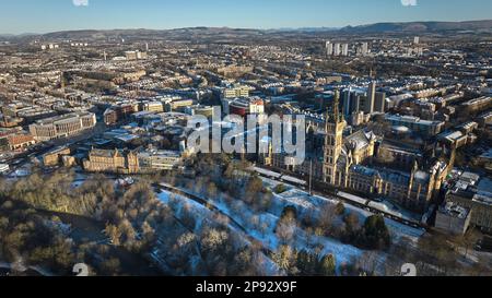 Luftaufnahme der Universität von Glasgow und des neuen Campus, der auf dem Gelände der alten Western Infirmary gebaut wird. Stockfoto