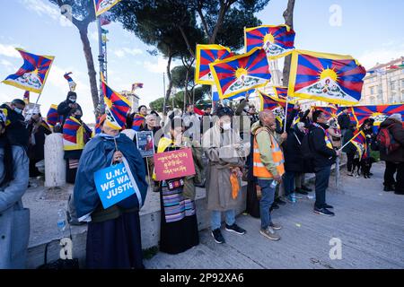 Rom, Italien. 10. März 2023 Die tibetische Gemeinschaft in Italien, unterstützt von der italienischen buddhistischen Union, der Internationalen Kampagne für Tibet, Und der Societé d'amitié Swiss Tibetaine in Rom anlässlich des 64. Jahrestags des tibetischen Aufstands gegen die Besetzung der Volksrepublik China (VRC ) im Jahr 1959 und der Verhängung des Kriegsrechts im Jahr 1989. Kredit: amer Ghazzal/Alamy Live News Stockfoto