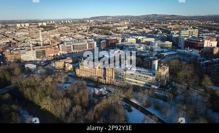 Luftaufnahme der Universität von Glasgow und des neuen Campus, der auf dem Gelände der alten Western Infirmary gebaut wird. Stockfoto