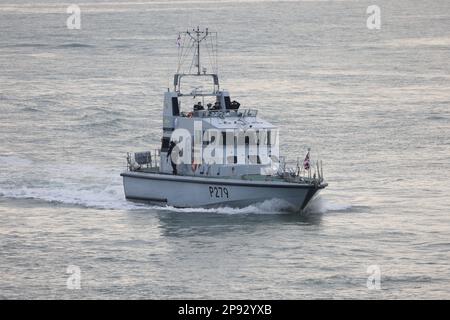 Das Schnellboot der Royal Navy HMS BLAZER (P279) trifft am Marinestützpunkt ein Stockfoto