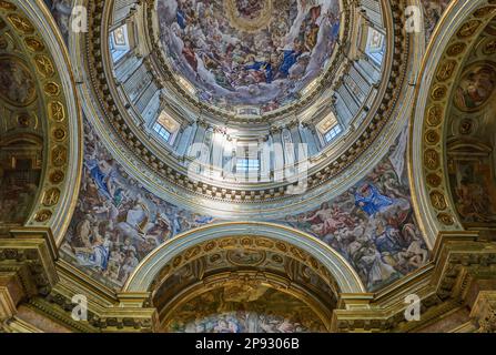 Neapel, Italien - März 28,2019: Das Innere der Kathedrale Santa Maria Assunta, besser bekannt als Kathedrale von San Gennaro Stockfoto