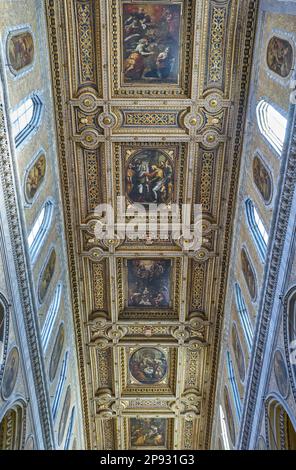 Neapel, Italien - März 28,2019: Die Decke der Kathedrale Santa Maria Assunta, besser bekannt als Kathedrale von San Gennaro Stockfoto