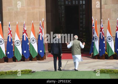 Neu-Delhi, Indien. 10. März 2023. Premierminister Narendra Modi mit seinem australischen Amtskollegen Anthony Albanese, der auf einer viertägigen Reise nach Indien ist. Albanese kündigte einen „Mechanismus zur Anerkennung von Bildungsabschlüssen zwischen Australien und Indien“ an und kündigte an, dass die Deakin University die „erste ausländische Universität ist, die für die Errichtung ihres Zweigcampus in Indien jemals zugelassen wurde“. (Foto: Sondeep Shankar/Pacific Press) Kredit: Pacific Press Media Production Corp./Alamy Live News Stockfoto