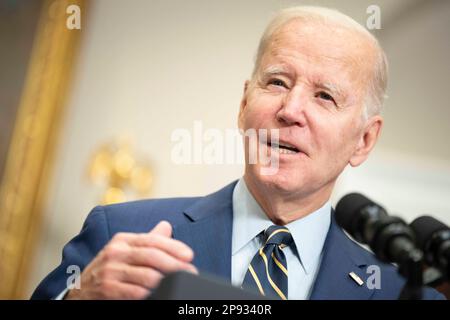 Washington, Vereinigte Staaten. 09. März 2020. Präsident Joe Biden spricht am Freitag, den 10. März 2023, im Roosevelt Room des Weißen Hauses in Washington, DC, über den Stellenbericht vom Februar. Foto: Bonnie Cash/Pool/Sipa USA Guthaben: SIPA USA/Alamy Live News Stockfoto