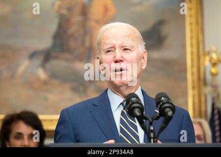 Washington, Usa. 09. März 2020. Präsident Joe Biden spricht am Freitag, den 10. März 2023, im Roosevelt Room des Weißen Hauses in Washington, DC, über den Stellenbericht vom Februar. Foto: Bonnie Cash/Pool/ABACAPRESS.COM Guthaben: Abaca Press/Alamy Live News Stockfoto