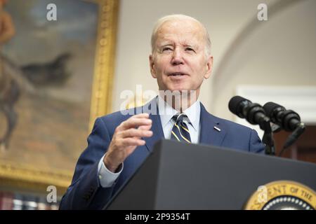 Washington, Usa. 09. März 2020. Präsident Joe Biden spricht am Freitag, den 10. März 2023, im Roosevelt Room des Weißen Hauses in Washington, DC, über den Stellenbericht vom Februar. Foto: Bonnie Cash/UPI Credit: UPI/Alamy Live News Stockfoto