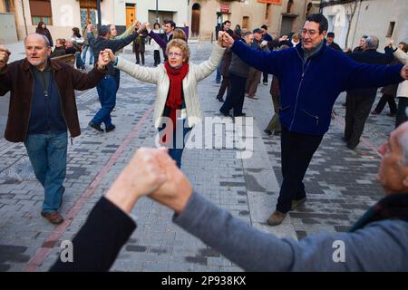 Festa dels Traginers, Festmahl des Maultierers in Balsareny. Tanzende sardanes.Comarca del Bages. EIX del Llobregat, Katalonien, Spanien. Stockfoto