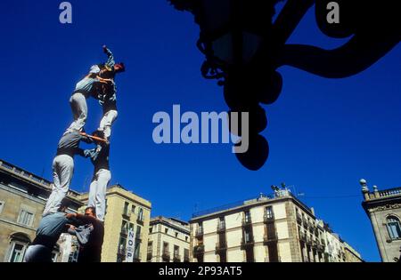 Casors de Sants.'Castellers' Gebäude menschlicher Turm, eine katalanische Tradition. Festa de la Merce, Stadtfestival. Plaza de Sant Jaume.Barcelona, Katalonien, Stockfoto