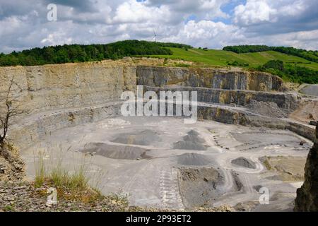 Steinbruch unterhalb der Höhfeldplatte Natur- und Landschaftsschutzgebiet in der Nähe von Thüngersheim, Main-Spessart, Niederfrankien, Bayern, Deutschland Stockfoto