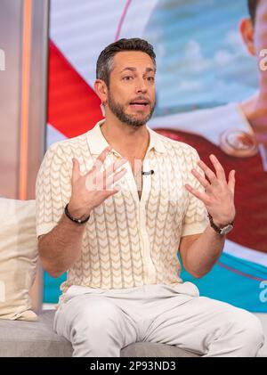 Miami, Vereinigte Staaten Von Amerika. 09. März 2023. MIAMI, FL-MÄRZ 10: Schauspieler Zachary Levi wird während der Despierta America Morgenshow am 10. März 2023 in Miami, Florida, gesehen. (Foto: Alberto E. Tamargo/Sipa USA) Guthaben: SIPA USA/Alamy Live News Stockfoto