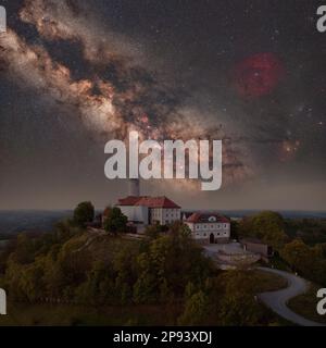 Leuchtenburg bei Nacht mit dem Kern der Michstraße im Hintergrund, 1:1 Detail, Seitenroda, Thüringen, Deutschland Stockfoto