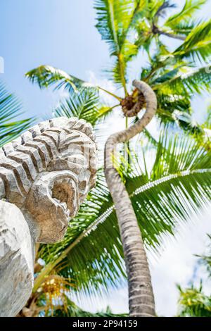 Hölzerne Statue im Pu'uhonua O Honaunau National Historical Park, Big Island, Hawaii, USA, Polynesien, Ozeanien Stockfoto