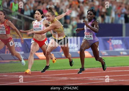 Finale des Frauen-Finales 100m mit Gina LÜCKENKEMPER, Daryll NEITA und Ewa SWOBODA bei der europäischen Leichtathletikmeisterschaft 2022 Stockfoto