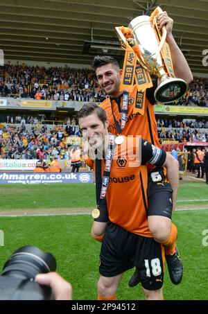 Sam Ricketts und Danny Batth von Wölfen. Sky Bet League One Champions Wolverhampton Wanderers gegen Carlisle United 04/05/2014 Stockfoto