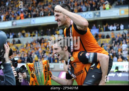 Sam Ricketts und Danny Batth. Sky Bet League One Champions Wolverhampton Wanderers gegen Carlisle United 04/05/2014 Stockfoto