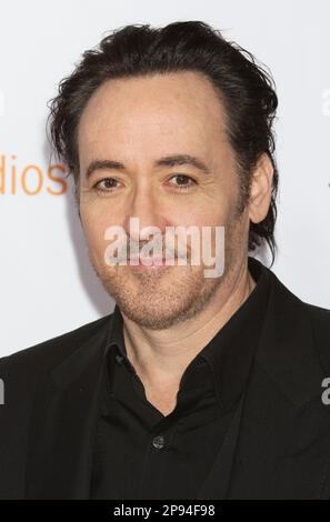 John Cusack nimmt am 1. Dezember 2015 an der Premiere von 'CHI-RAQ: A Spike Lee Joint' im Ziegfeld Theatre in New York City Teil. Foto: Henry McGee/MediaPunch Stockfoto