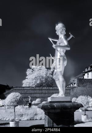 Europa, Deutschland, Hessen, Mittelhessen, Taunus, Weilburg, Renaissanceschloss, Burggarten, Lurenbläser vor der unteren Orangerie Stockfoto