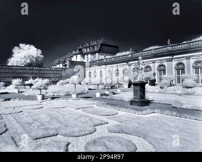 Europa, Deutschland, Hessen, Mittelhessen, Taunus, Weilburg, Renaissanceschloss, Burggarten vor der unteren Orangerie Stockfoto