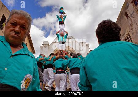 Casors de Sant Pere i Sant Pau.'Castellers', menschlicher Turm, eine katalanische Tradition. Festa de Santa Tecla, Stadtfestival. Plaza de les Cols. Tarra Stockfoto