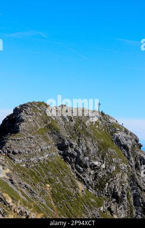 Blick vom Gipfel von Daniel (2340m), dem höchsten Gipfel der Ammergaualpen, Lermoos, Zugspitzarena, Tirol, Österreich Stockfoto