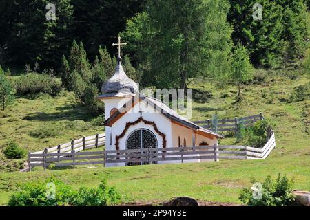 Kapelle in der Eppzirler Alm im Eppzirler-Tal, Panorama, Giessenbach, Natur, Karwendel-Berge, Scharnitz, Tirols Hochplateau, Tirol, Österreich Stockfoto