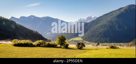 Die mächtige Ortler Mountain Group im Val Venosta (Südtirol, Italien). Es ist der höchste Berg in den östlichen Alpen außerhalb der Bernina Range. Stockfoto