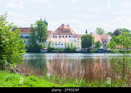 Seeon Kloster mit Klostersee, Seeon-Seebruck, Chiemgau, Oberbayern, Bayern, Deutschland, Europa Stockfoto