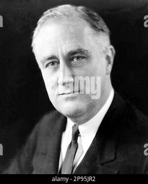 1933 : FRANKLIN DELANO ROOSEVELT ( 1882 - 1945 ), der oft mit seinen Initialen FDR bezeichnet wird, war der 32. Präsident der Vereinigten Staaten. War vom 4. März 1933 bis zum 12. April 1945 der 22. Und 24. Präsident der Vereinigten Staaten. Foto: Elias Goldensky . Presidente della Repubblica - USA - Rituto - Portrait - Cravatta - Krawatte - Halsband - colletto - VEREINIGTE STAATEN - UNITI --- Archivio GBB Stockfoto