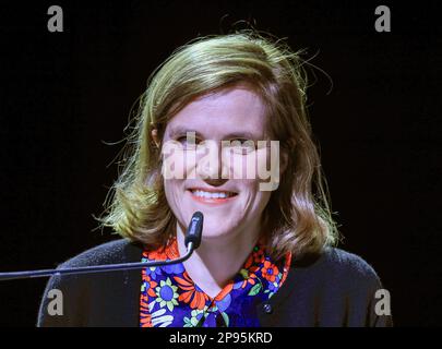 Köln, Deutschland. 10. März 2023. Fritzi Haberlandt, Schauspielerin, lächelt während einer Lesung bei lit. Cologne. Kredit: Oliver Berg/dpa/Alamy Live News Stockfoto