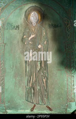 Der Heilige Andreas ist an einer Tür des Doms von Sant Andrea (St. Andrew's Cathedral) abgebildet. Amalfi, Salerno, Italien Amalfiküste. Seit dem 9. Und 10. Jahrhundert wurde die Kathedrale, die sie überlagert mit arabisch-normannischen, gotischen, Renaissance- und Barockelementen, Und schließlich eine neue normannisch-arabisch-byzantinische Fassade aus dem 19. Jahrhundert. Stockfoto