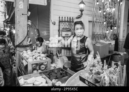 Ein traditionelles Straßenfestival mit unzähligen Imbissständen in Thailand und Asien Stockfoto